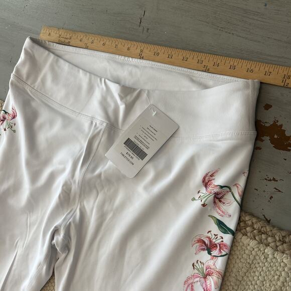 NWT Fabletics Winn Sports Bra Salar Legging White Pink Floral Lily Set Sz XXL - Picture 6 of 8